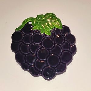 CERAMIC GRAPE TRIVET
